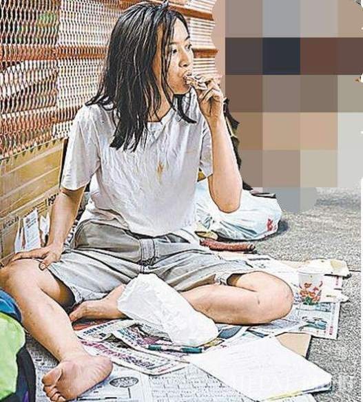 陈法拉素颜大变样，不修边幅邋遢出街，网友直呼“我以为是男人”