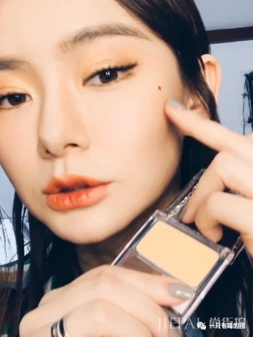 到底是什么神仙眼影盘,能让戚薇用到铁皮