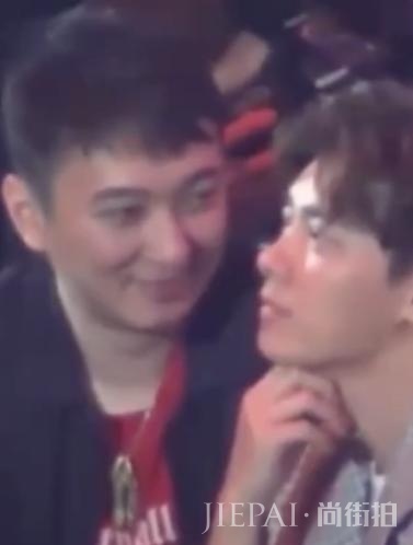 打邓伦屁股，李易峰“撩汉”技能升级？陈伟霆、岳云鹏都没逃过！