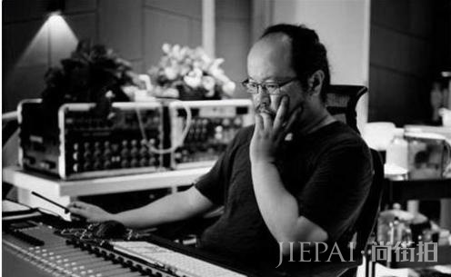 他一生风流,曾娶天后为妻,3段情2任妻皆弃他而去,今单身显凄凉