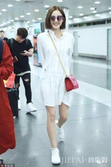 女明星的机场look,我羡慕的不是衣服是身材