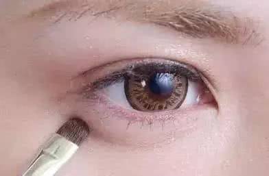 卧蚕有多重要？教你画女神标配卧蚕眼妆