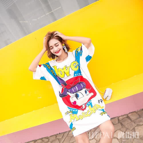 把“童年”穿在身上!卡通印花T恤正流行,童趣十足元气减龄