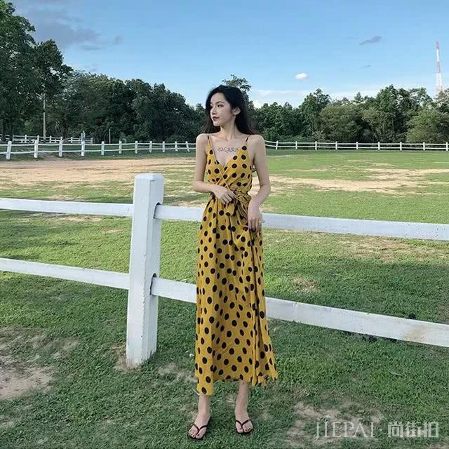 吊带连衣裙,端庄婉约有魅力