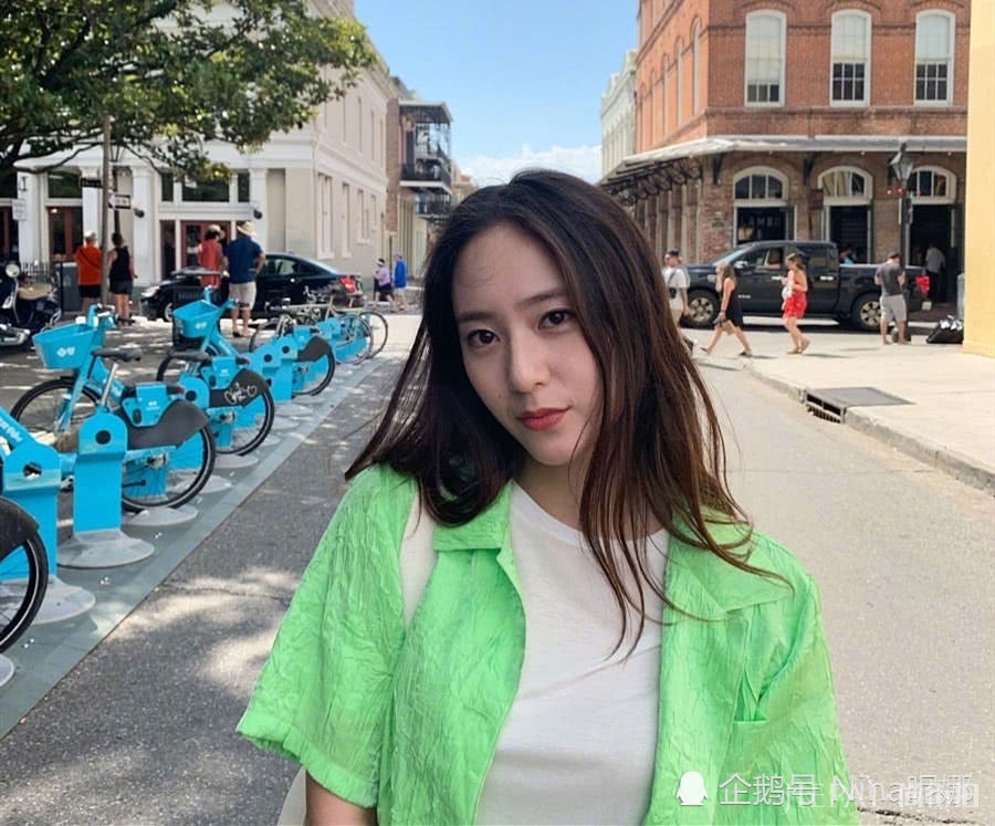 郑秀晶吊带裙90斤穿出80斤,这曲线服了