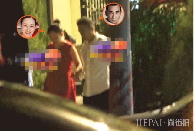 赵文卓张丹露十指紧扣撒狗粮，一路有说有笑结婚13年甜蜜如初恋