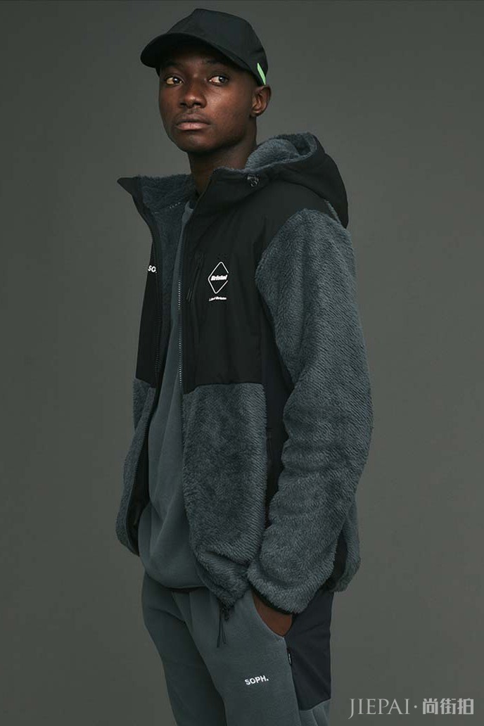 还是搞足球！但是这次 F.C. Real Bristol 街头化了！