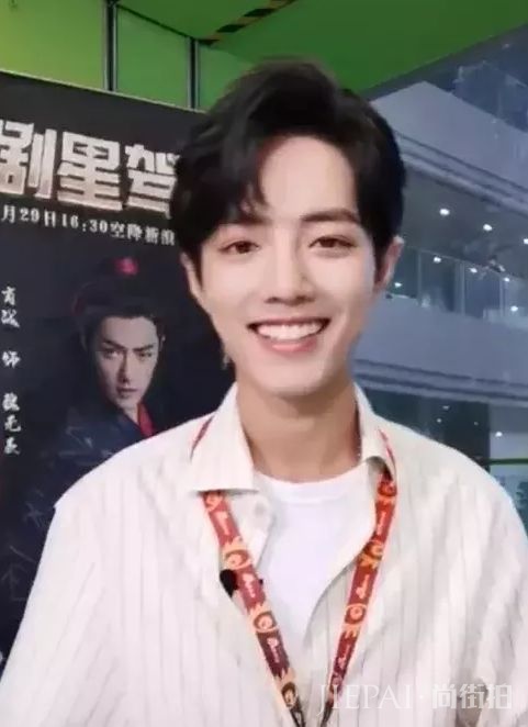 肖战被问普通话证书有没有，回答很真实，妈妈的行为太可爱了