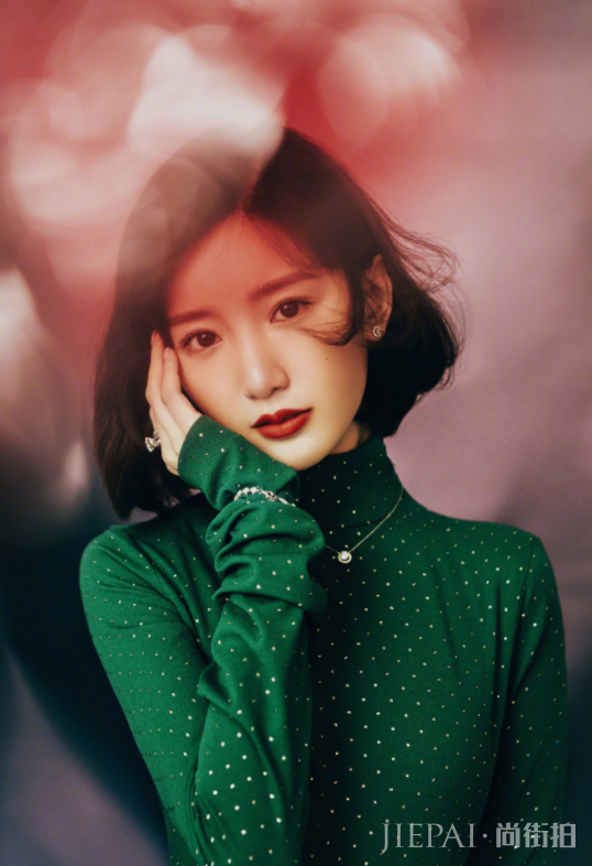 错剪短发怎么办?毛晓彤复古卷短发力挽狂澜,终于不像个男孩子了