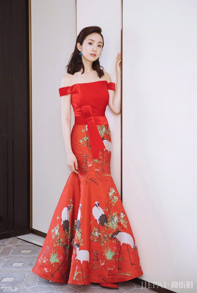 高级感满分的刺绣裙，展现满满质感，升级你的时尚品味！