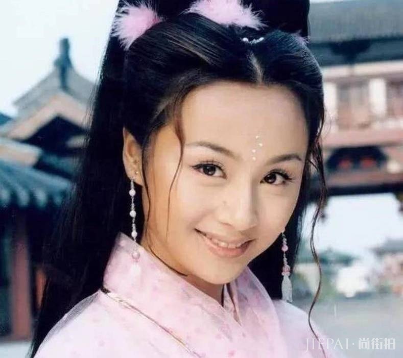 事业巅峰回归家庭，昔日芒果一姐风光不再，45岁变身“淘女郎”