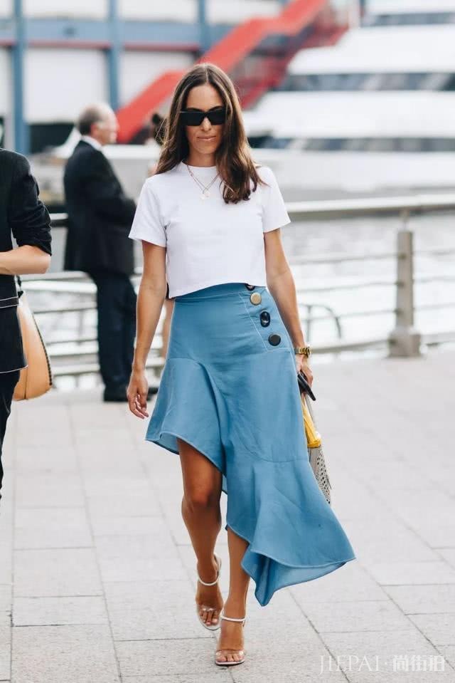 今夏最火的“纽扣裙”,基础款半身裙工作装文艺清新又显瘦