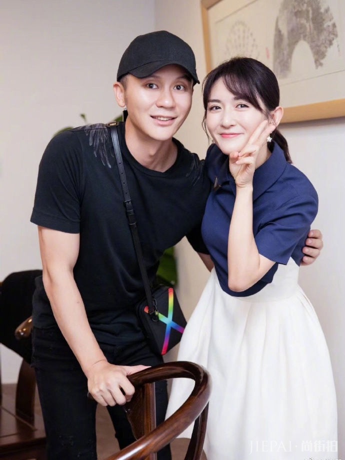 为力挺老公张杰谢娜也很拼了,两张照片无声胜有声,谣言不攻自破