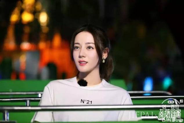 热巴这么惨?自曝连续9年都住在酒店,坦言没戏拍没人追还敏感