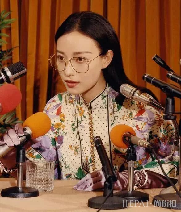 近视眼注定与好看无缘?大火的镜框倪妮都喜欢戴,变身时尚达人