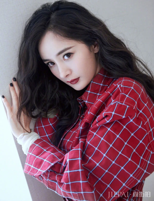 杨幂留大波浪,变魅惑女人,想走范冰冰路线,网友称大勋驾驭不了