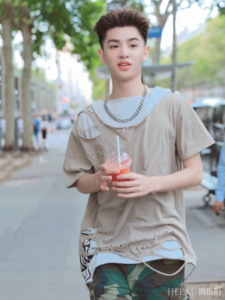 朱正廷卫衣开叉,Justin衣服破洞,“乞丐风”又要火?