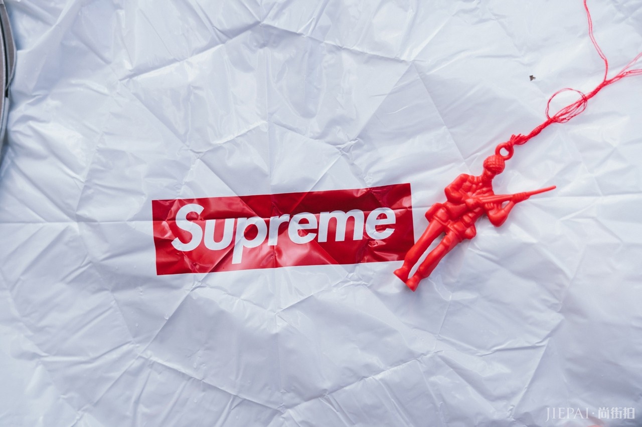热门单品全在这!Supreme首周潮流买家秀酷炫来袭!