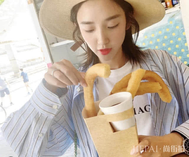 张若昀自曝喜欢唐艺昕原因：她笑起来很甜，给我无条件支持和理解