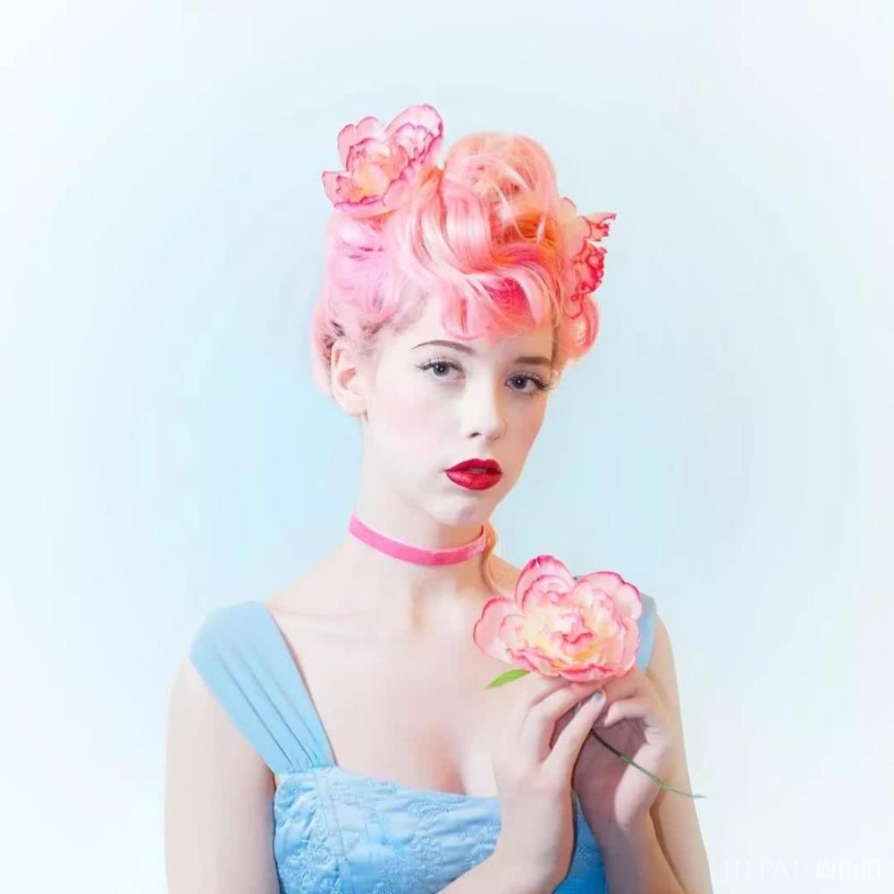 凭水蜜桃发色大受瞩目,颜值又高又会打扮,还撩粉10万+?