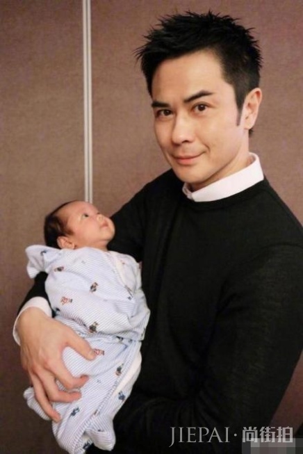 郑嘉颖陈凯琳结婚一周年晒儿子萌照,6个月小承悦颜值颇高像爸爸
