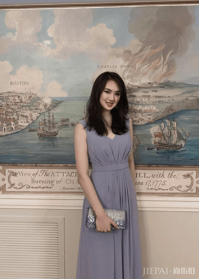 华为老总21岁小女儿,气质出众不输明星,才貌双全太优秀