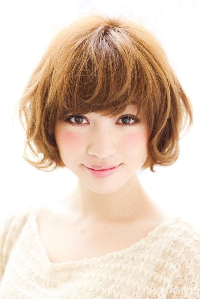 9款适合圆脸女生短发LOOK，甜美可爱又成熟优雅，减龄更时尚