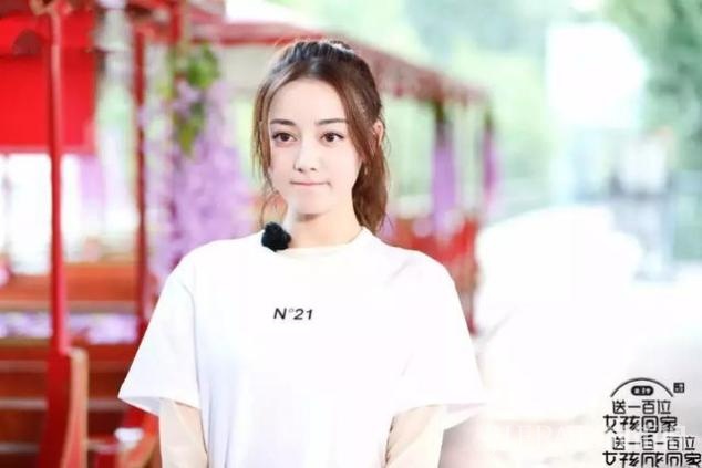 热巴这么惨?自曝连续9年都住在酒店,坦言没戏拍没人追还敏感