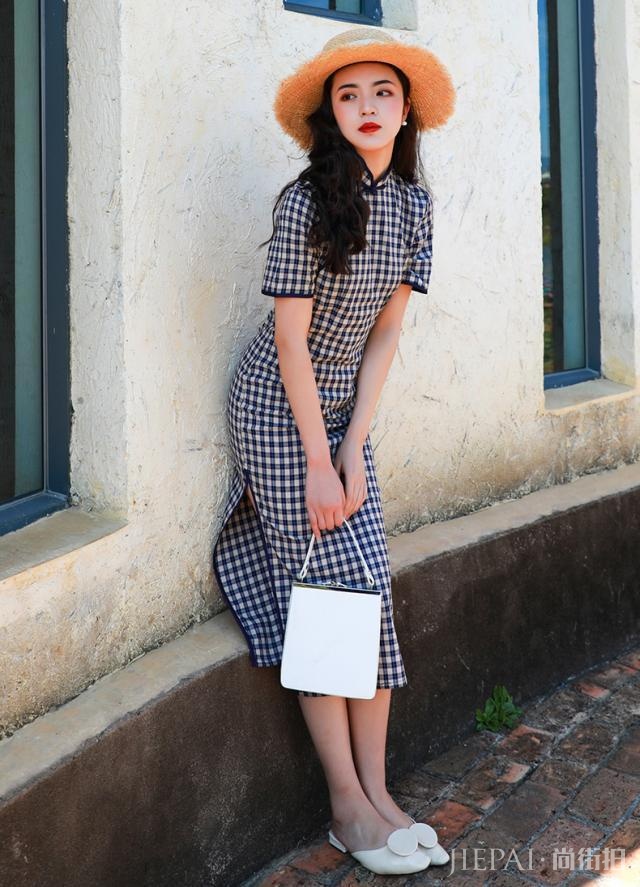 年轻少女怎么穿旗袍?今年夏天穿这件时尚又俏皮