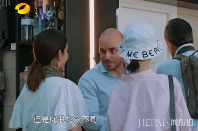 秦海璐《中餐厅》秀恩爱虐单身狗杨紫，自曝婚后从没和老公吵过架