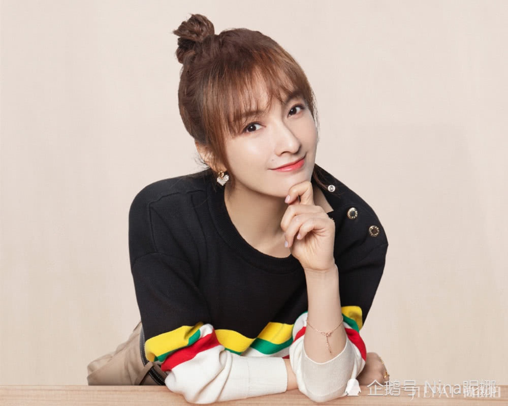 吴昕上节目太接地气,穿158T恤配羊角辫,可爱得不敢认