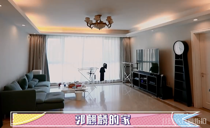 郭麒麟被德云师兄爆料很“抠门”，出门从不结账，吃饭全靠蹭