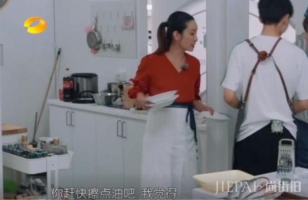 秦海璐《中餐厅》秀恩爱虐单身狗杨紫，自曝婚后从没和老公吵过架