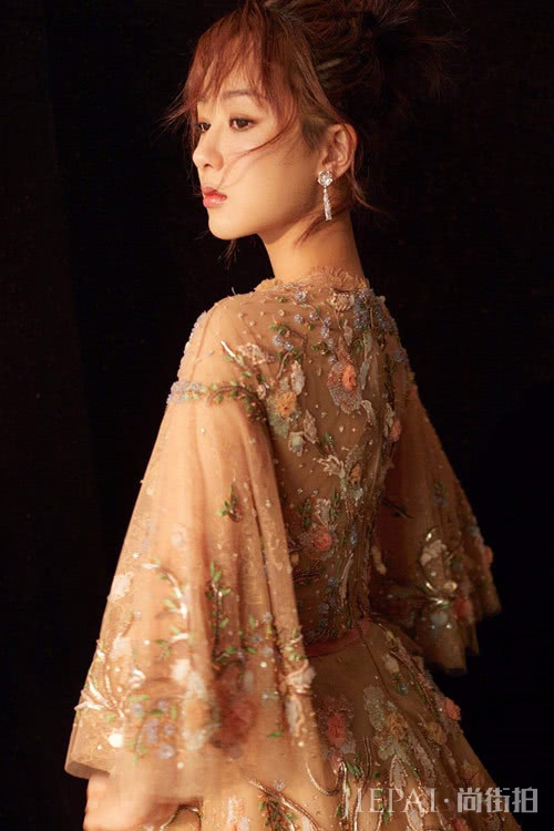 高级感满分的刺绣裙，展现满满质感，升级你的时尚品味！