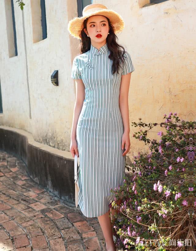 年轻少女怎么穿旗袍?今年夏天穿这件时尚又俏皮