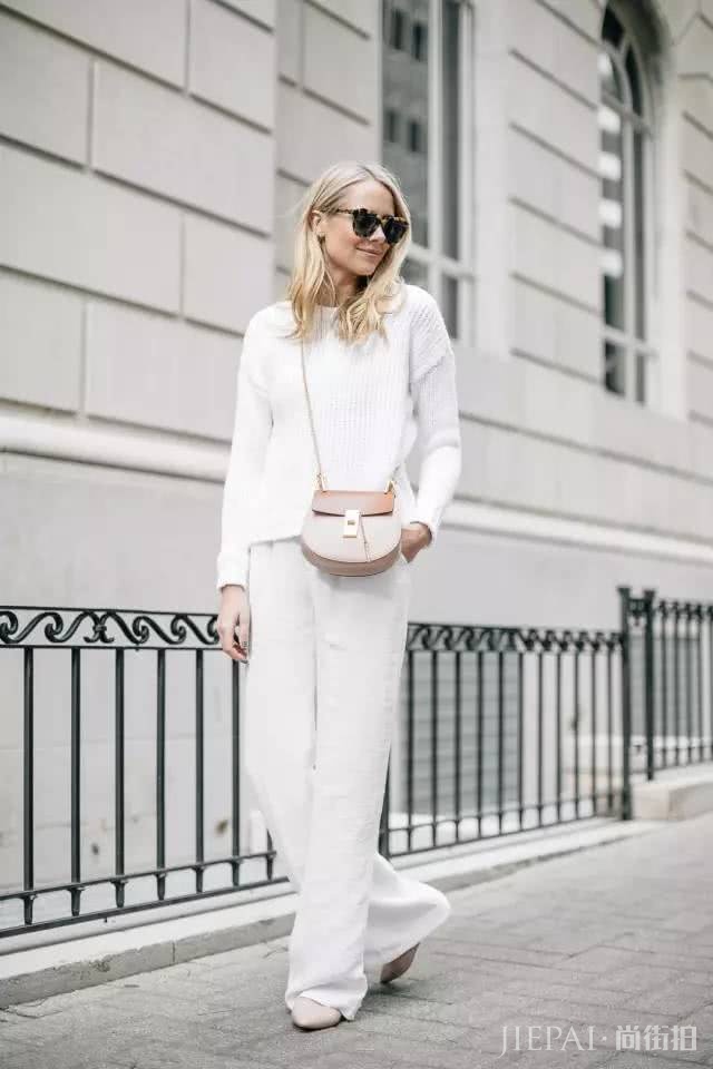 初秋穿毛衣不管选低领还是挑高领,搭阔腿裤显好看又有气质