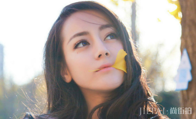 网红长相酷似迪丽热巴被嘲整容,霸气回怼:我红的时候她还没出道