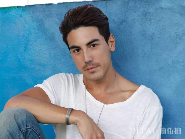 同样是老牛吃嫩草，为何萧亚轩被奉为爱神而钟丽缇却无人问津？