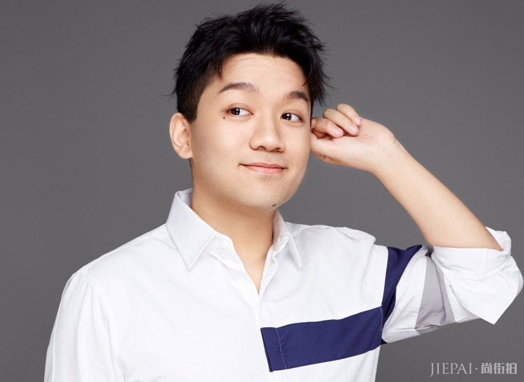 《家有女儿》小雨回归?三年考北影终如愿,瘦身成功撞脸刘青云