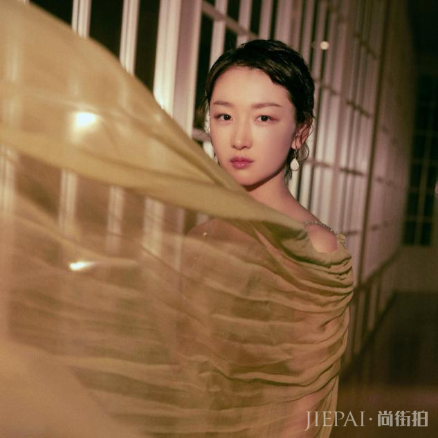 做发型除了看脸更要看这点，不压身高还显苗条，难怪明星身材都好