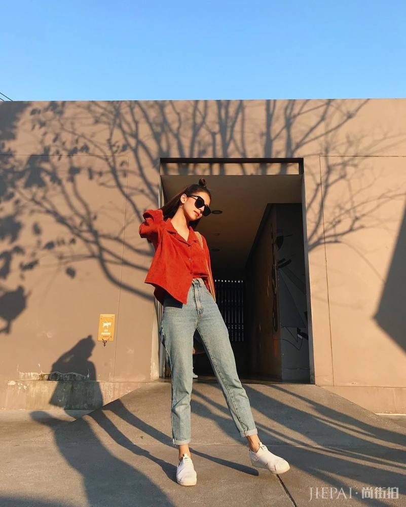 掌握这几个穿搭技巧,不穿鞋也能让你显高显瘦