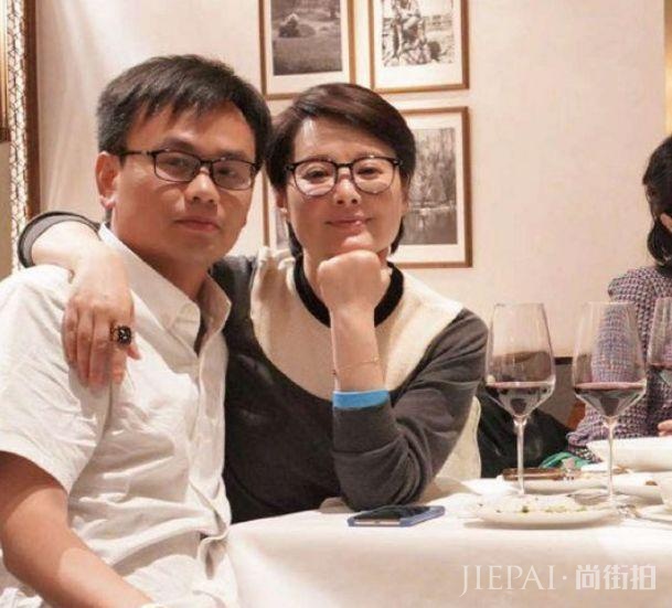 46岁袁立这是得罪谁了？被人发邮件“咒骂”，晒的图片不堪入目