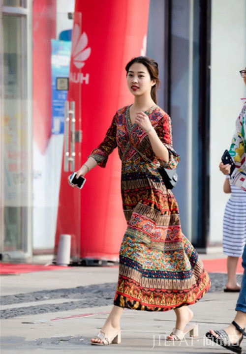 夏天穿上波西米亚仙女裙,感受浓郁异域风情