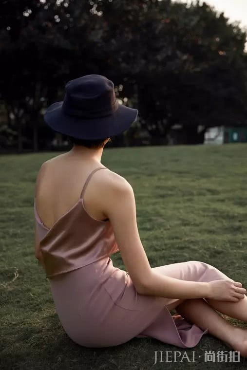 女生出去玩别穿得太正式!带上这几款裙子,舒适又知性