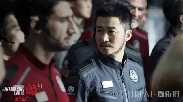 年度总票房终于冲破400亿元，三部票房爆款贡献最大