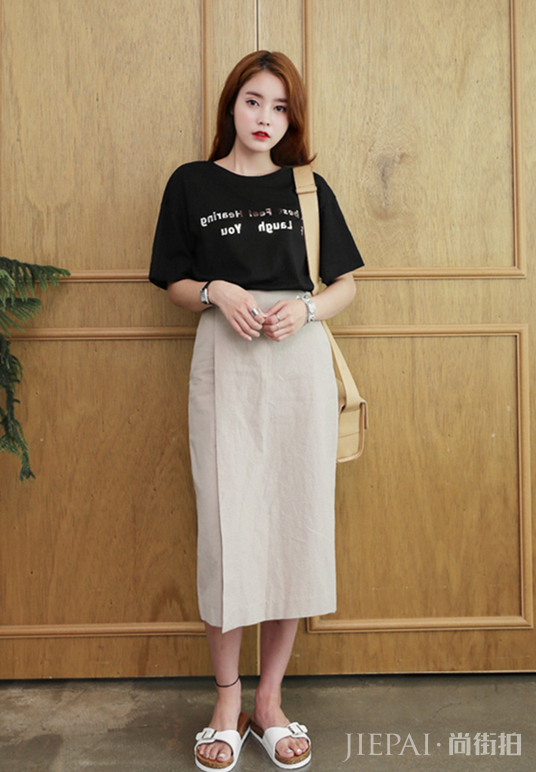 夏季T恤黑色最显瘦，轻松hold住裙装与裤装