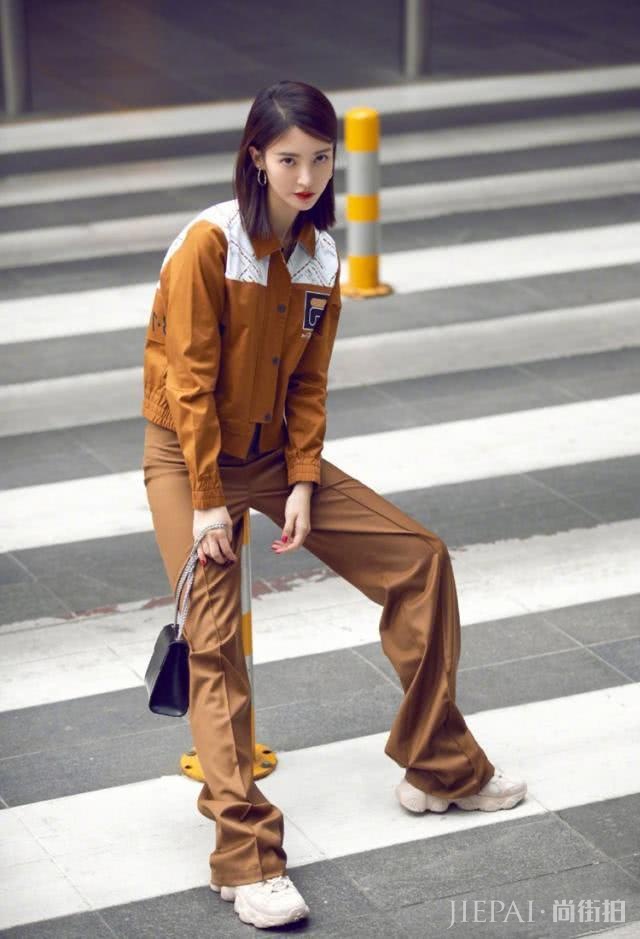 金晨最新打扮美出新高度!一袭红裙明艳动人,仙女身材实至名归