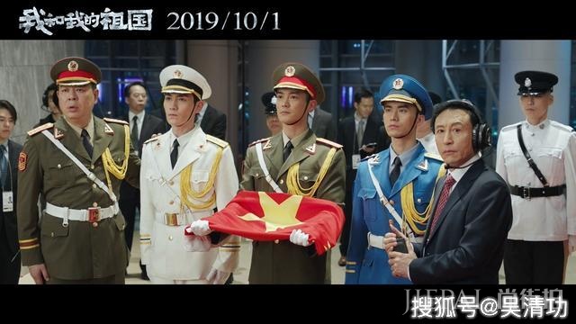 杜江和朱一龙饰演三军仪仗队，在香港升国旗，网友直呼“看哭了”