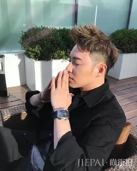 正和女友庆生，甜上热搜，却被曝出轨14岁网红？