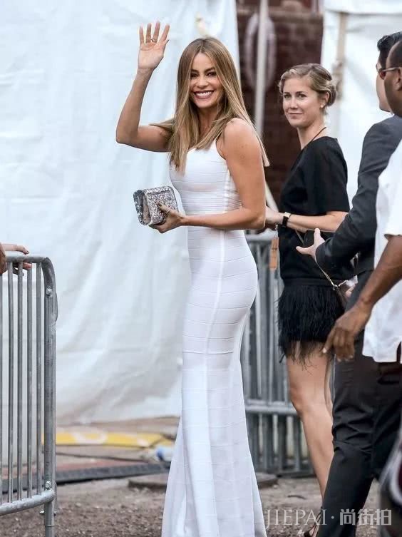 穿衣显瘦,脱衣有肉,大胸的穿搭套路有多深?